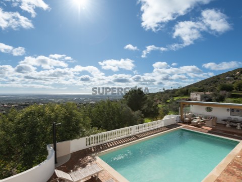 Villa T4 Duplex em Estrada do Canal, Santa Bárbara de Nexe