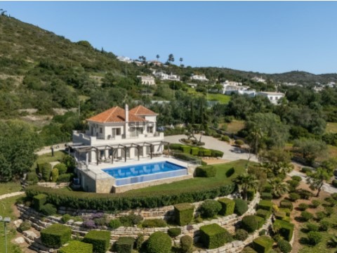 Villa T5 Triplex em Estrada do Canal, Santa Bárbara de Nexe