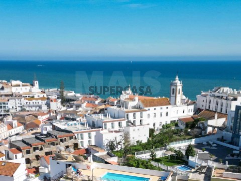 Prédio em Albufeira e Olhos de Água, Albufeira