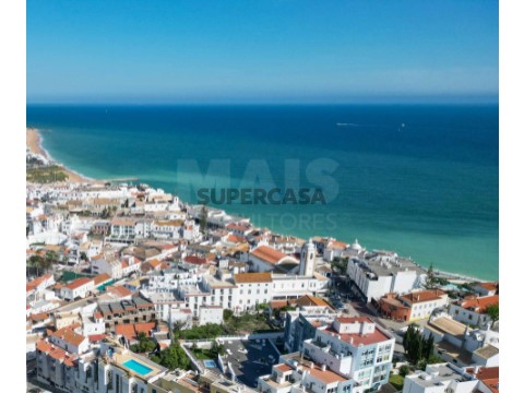 Prédio em Albufeira e Olhos de Água, Albufeira