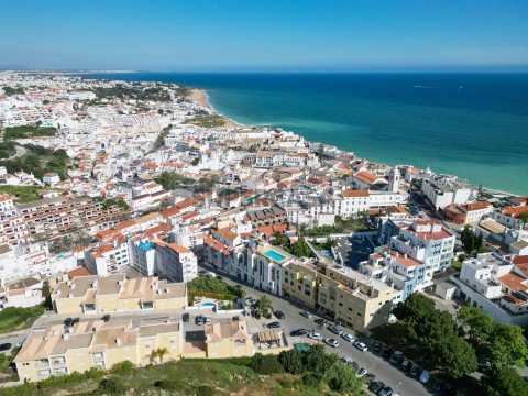 Prédio em Albufeira e Olhos de Água, Albufeira
