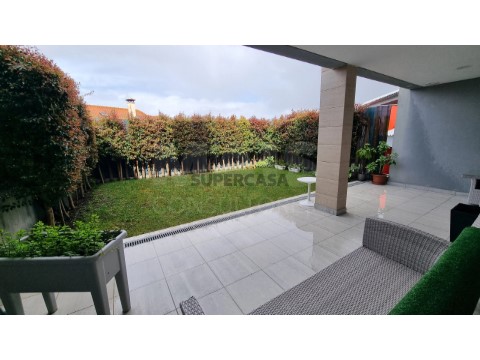 Moradia T3 em Santa Iria de Azoia, São João da Talha e Bobadela, Loures