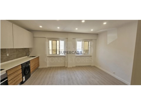 Apartamento T2 em Águas Livres, Amadora