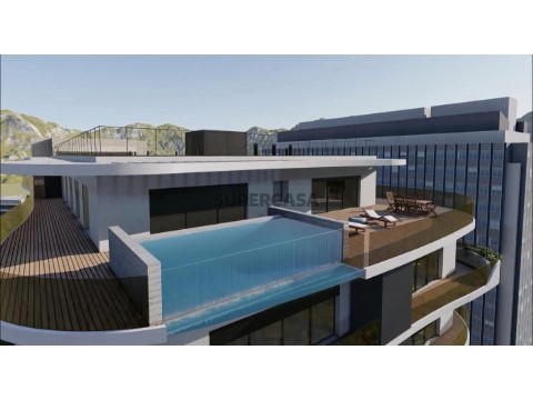 Terraço Piscina Infinita Penthouse T4 Luxo Braga