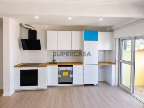 Apartamento T3 em Mina de Água, Amadora
