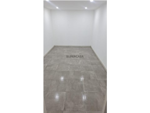 Foto da garagem em vazio