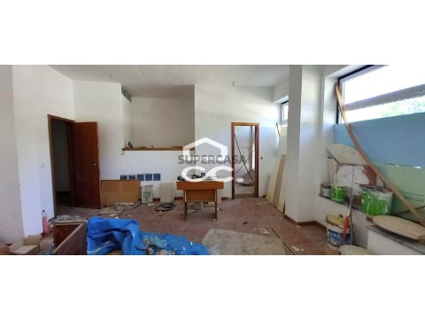 Comercial em Salvador e Santa Maria da Feira, Beja