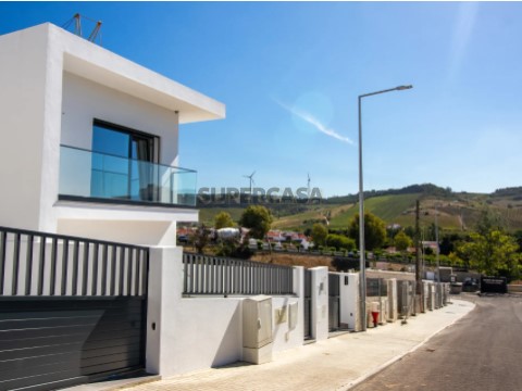 Moradia T3 em União Freguesias Santa Maria, São Pedro e Matacães, Torres Vedras