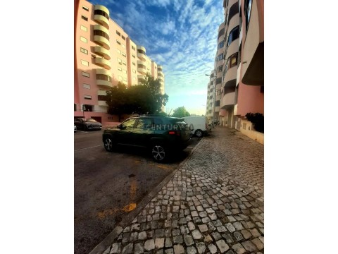 Garagem em Póvoa de Santa Iria e Forte da Casa, Vila Franca de Xira