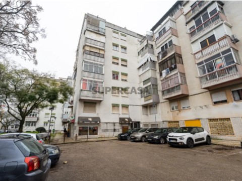 Apartamento T0 em Odivelas, Odivelas