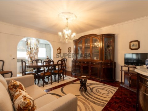 Apartamento T3 em Mina de Água, Amadora