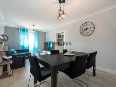 Apartamento T3 em Santo António dos Cavaleiros e Frielas, Loures
