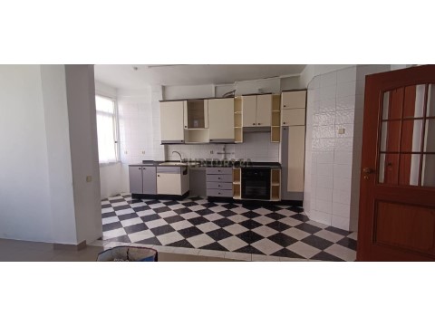 Apartamento T2 em Carnaxide e Queijas, Oeiras