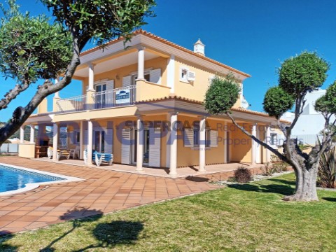 Moradia T4 em Albufeira e Olhos de Água, Albufeira