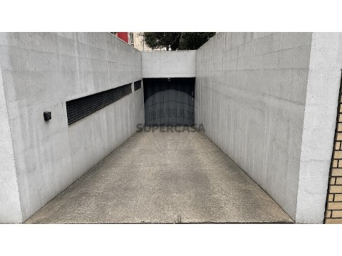 Garage Op Cidade da Maia, Maia