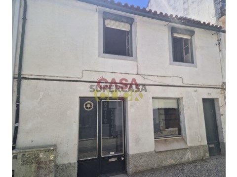Prédio em Torres Novas (Santa Maria, Salvador e Santiago), Torres Novas