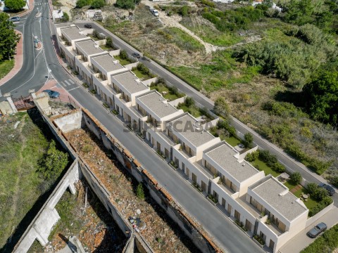 Moradia T14 em Charneca de Caparica e Sobreda, Almada