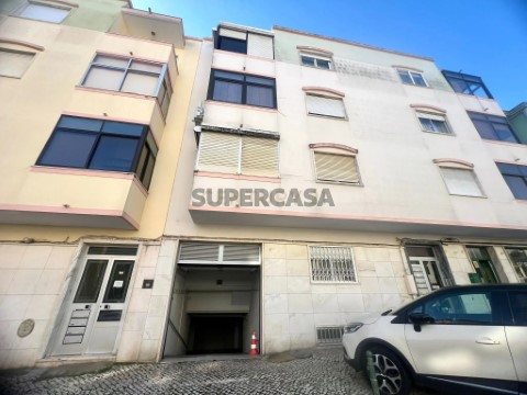 Garagem em Venteira, Amadora