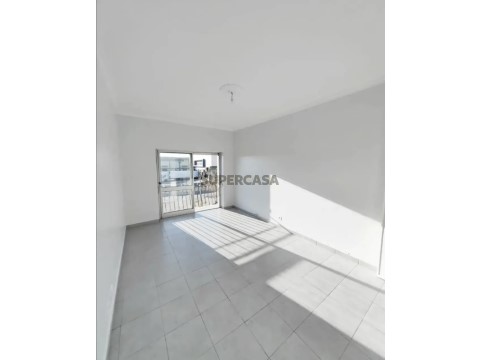 Apartamento T2 em Santa Iria de Azoia, São João da Talha e Bobadela, Loures