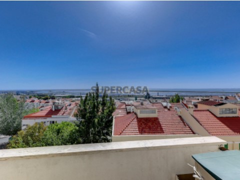 Apartamento T2 em Santa Iria de Azoia, São João da Talha e Bobadela, Loures