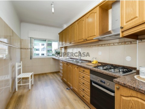 Apartamento T3 em Mina de Água, Amadora