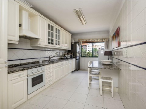 Apartamento T3 em Carnaxide e Queijas, Oeiras