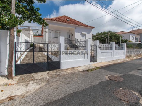 Moradia T2 em Ramada e Caneças, Odivelas