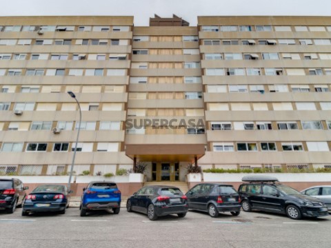 Apartamento T2 em Carnide, Lisboa