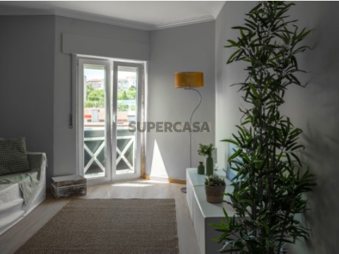 Apartamento T2 em Águas Livres, Amadora