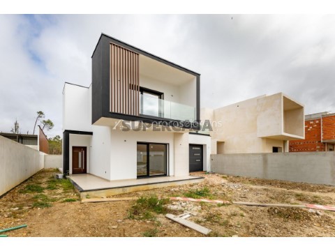 Moradia T4 em Maceira, Leiria