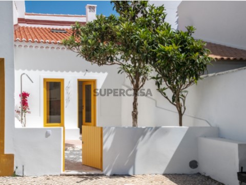 Refúgio a Sul: T1 com Terraço de 27 m²