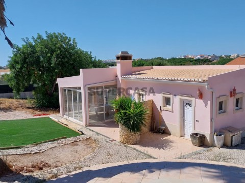 Excelente Moradia tradicional, térrea com piscina e terreno de 5000m2