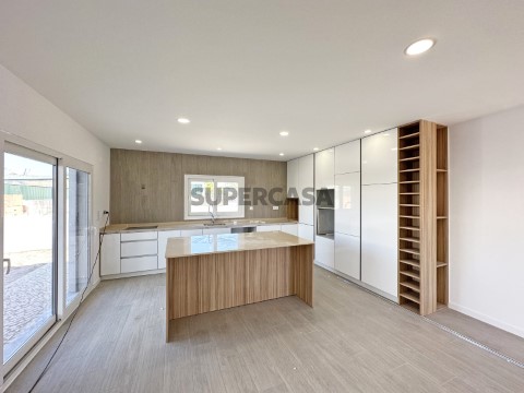 Moradia Nova T4 C/ 2 Suites e Garagem - Pinhal das Formas