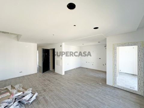 Apartamento T2 Novo C/ Terraço - Santa Marta do Pinhal