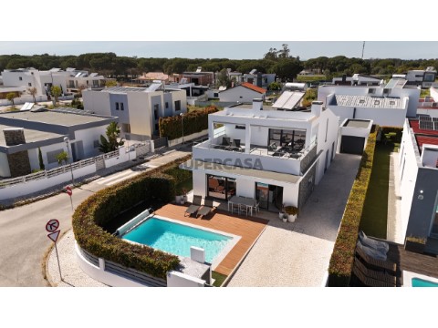 Moradia T4 C/ 2 Suites e Piscina - Vila Nogueira de Azeitão