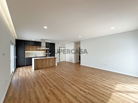 Apartamento T2 C/ Parqueamento, Arrecadação e Terraço - Pinhal do General