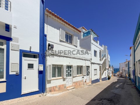 Moradia T3 na Rua da Praia, Budens