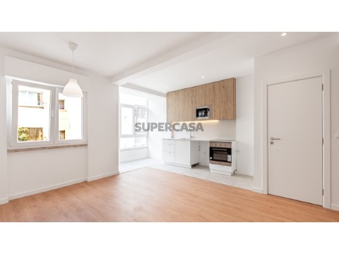 Apartamento T2 na Praceta 1º de Dezembro, Odivelas