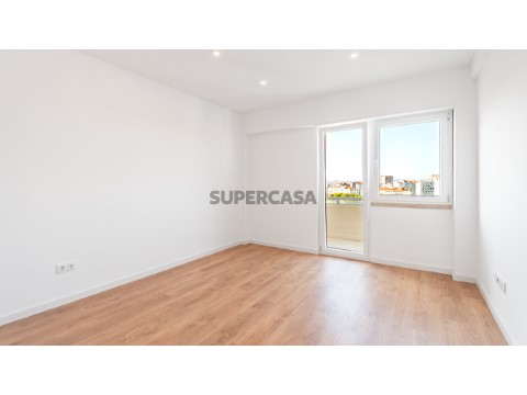 Apartamento T4 na Avenida Rainha Dona Leonor, Lumiar