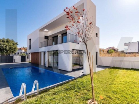 Moradia T4 em Carcavelos e Parede, Cascais