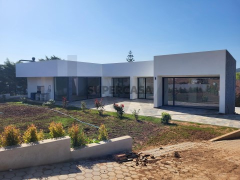 Moradia T4 em Azueira e Sobral da Abelheira, Mafra