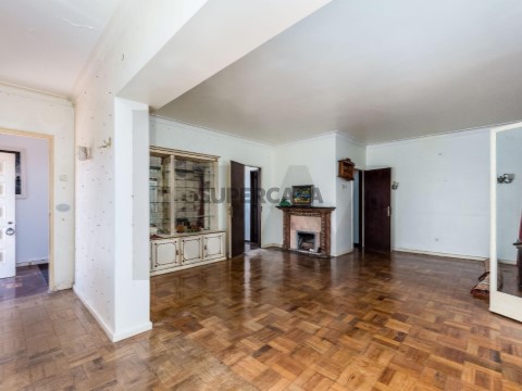 Moradia T5 em Carcavelos e Parede, Cascais
