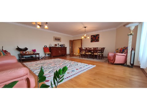 Apartamento T4 na Rua João de Freitas Branco, São Domingos de Benfica