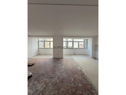 Apartamento T3 em Laranjeiro e Feijó, Almada