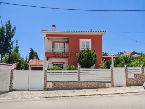 Moradia T3 em Charneca de Caparica e Sobreda, Almada