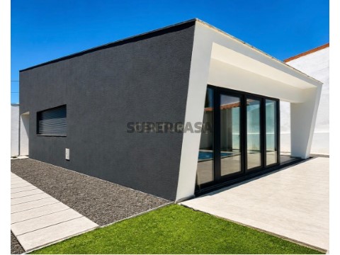 Moradia T3 em Charneca de Caparica e Sobreda, Almada