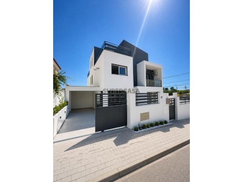 Moradia T3 em Fernão Ferro, Seixal