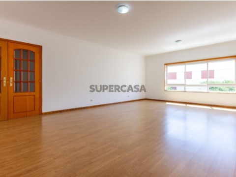 Apartamento T2 em Carnaxide e Queijas, Oeiras