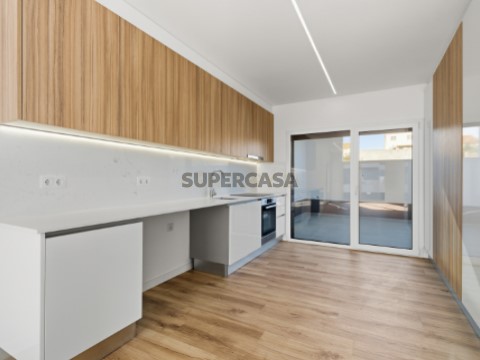 Moradia T4 em Santa Bárbara, Lourinhã