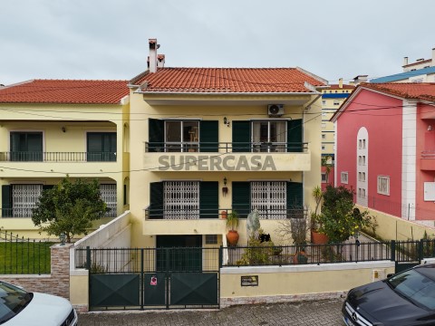 Casa 5 habitaciones en Algueirão-Mem Martins, Sintra